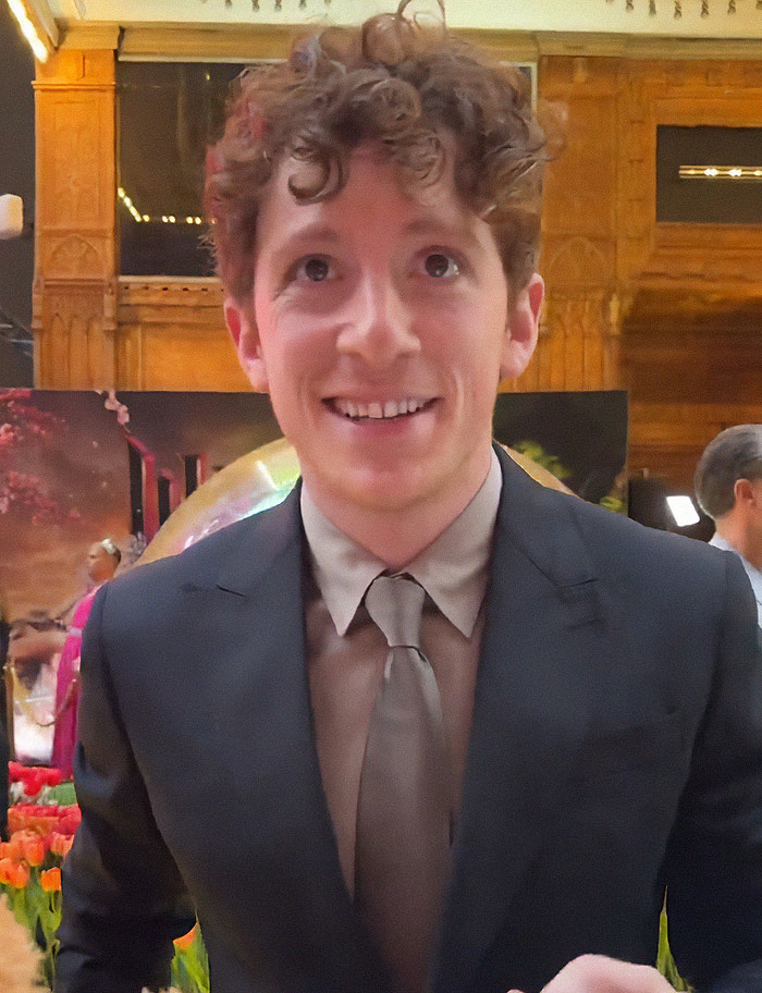 “Cheater”: Fans Have Harsh Words For Ariana Grande’s Boyfriend Ethan Slater “Cheater”: Fans Have Harsh Words For Ariana Grande’s Boyfriend Ethan Slater