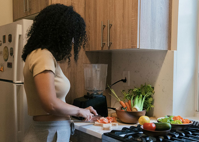 Vegan Host Pushes Her Thanksgiving Menu, Friends Serve Her An RSVP Nightmare In Return Vegan Host Pushes Her Thanksgiving Menu, Friends Serve Her An RSVP Nightmare In Return