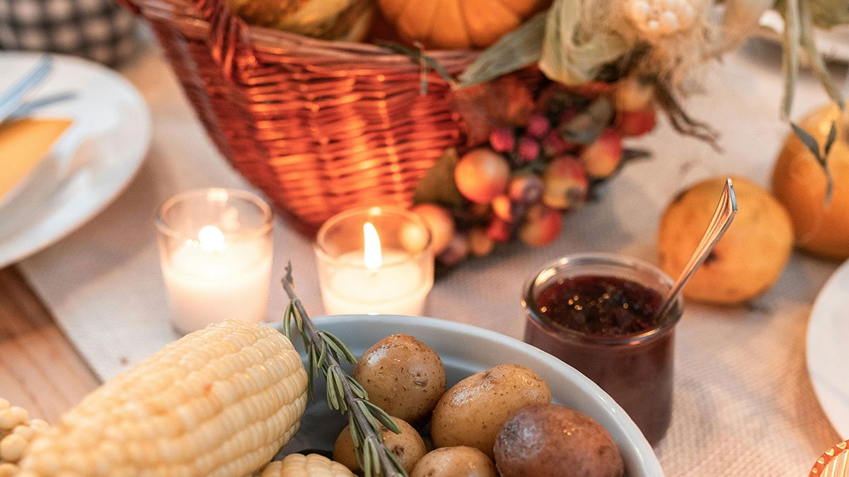 Vegan Host Pushes Her Thanksgiving Menu, Friends Serve Her An RSVP Nightmare In Return