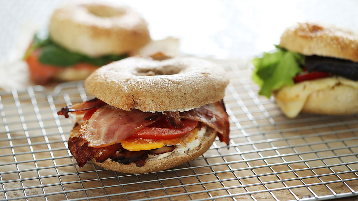 Folks Horrified By Mom Who Reacts Extremely After Her Kid Eats Pizza Bagels And Salad For Dinner