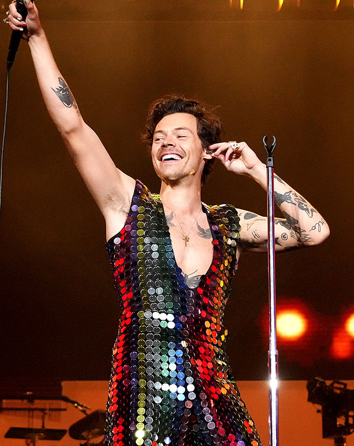 Harry Styles Crowned People’s “Sexiest Musician Alive”, Runner-Up Slammed Over “Sore Loser” Rant Harry Styles Crowned People’s “Sexiest Musician Alive”, Runner-Up Slammed Over “Sore Loser” Rant