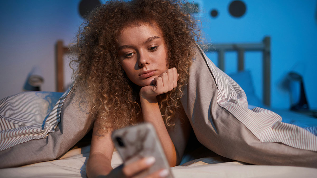 Woman’s World Crumbles After An Accidental Text From Her Best Friend Reveals She Hates Her