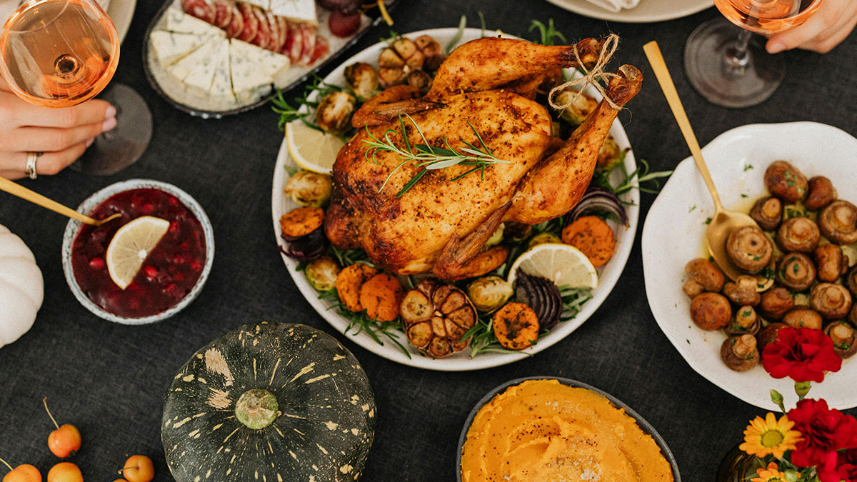 Burned-Out Woman Asks For Advice After Refusing To Cook Thanksgiving Lunch After 15 Years