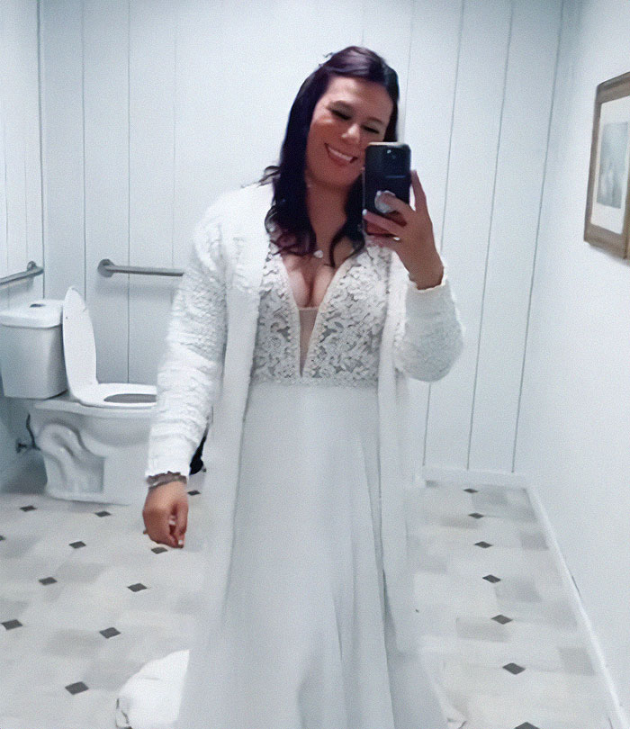 "Unfriend And Block": Bride Heartbroken After Entering Empty Venue As Guests Failed To Show Up "Unfriend And Block": Bride Heartbroken After Entering Empty Venue As Guests Failed To Show Up