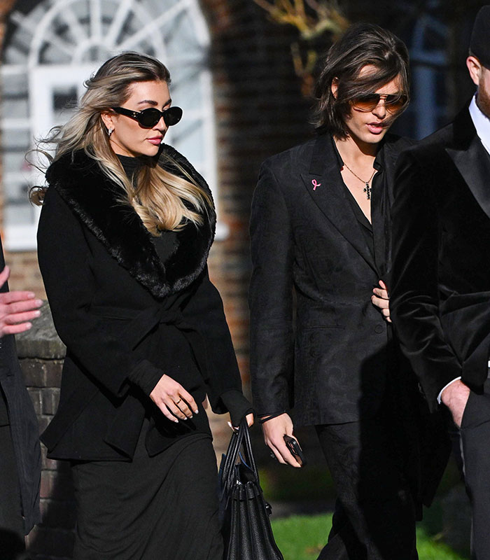 "Nobody Should Have To Bury Their Child": Fans Are Emotional Over Liam Payne's Funeral Photos "Nobody Should Have To Bury Their Child": Fans Are Emotional Over Liam Payne's Funeral Photos