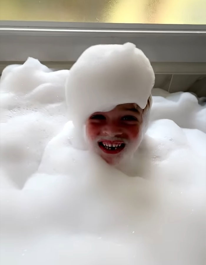 Mom Walks In On Her Young Son In A Bathtub Overflowing With Bubbles—Her Reaction Goes Viral Mom Walks In On Her Young Son In A Bathtub Overflowing With Bubbles—Her Reaction Goes Viral