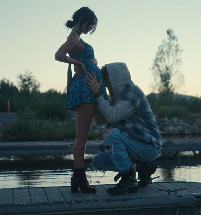 Megan Fox Surprises Fans With Pregnancy Announcement, Shares Stunning Baby Bump Photo Megan Fox Surprises Fans With Pregnancy Announcement, Shares Stunning Baby Bump Photo