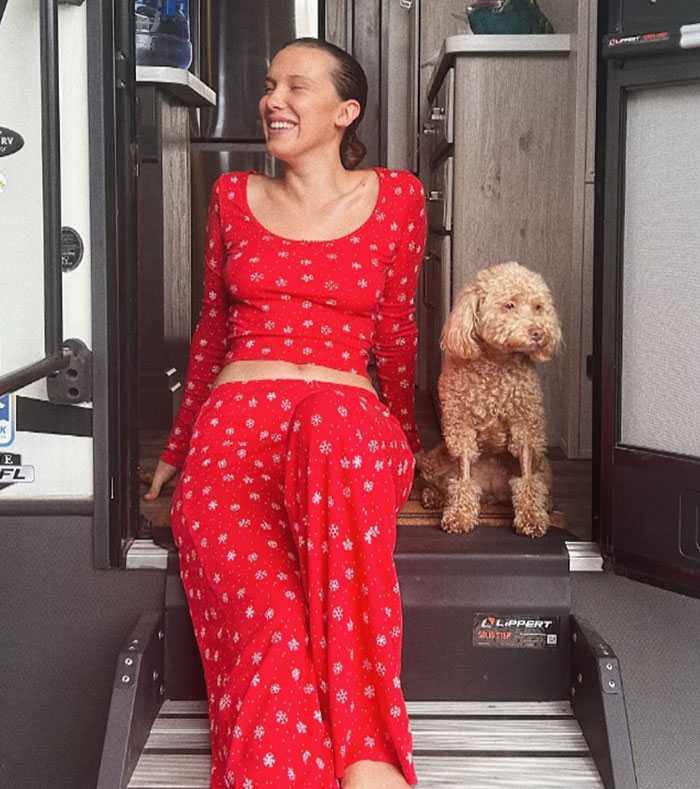 “That’s Not Okay!”: Millie Bobby Brown Fans Divided Over Her Dog’s “Diabolical” New Haircut “That’s Not Okay!”: Millie Bobby Brown Fans Divided Over Her Dog’s “Diabolical” New Haircut