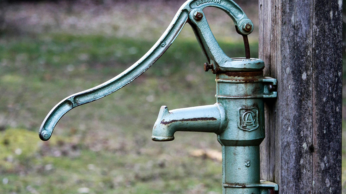 3-Year Water Theft Ends With Neighbor’s Financial Ruin After Petty Revenge Unfolds