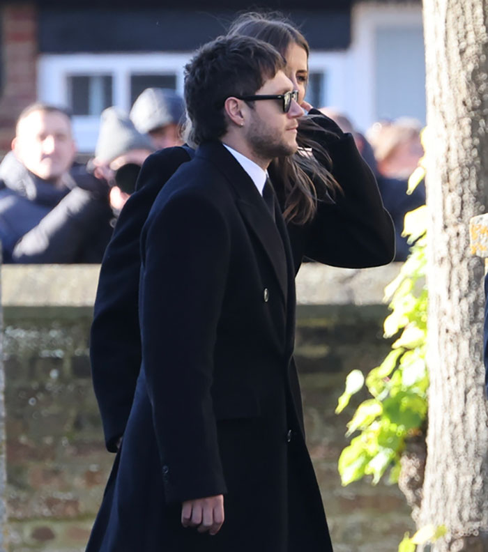 "Nobody Should Have To Bury Their Child": Fans Are Emotional Over Liam Payne's Funeral Photos "Nobody Should Have To Bury Their Child": Fans Are Emotional Over Liam Payne's Funeral Photos