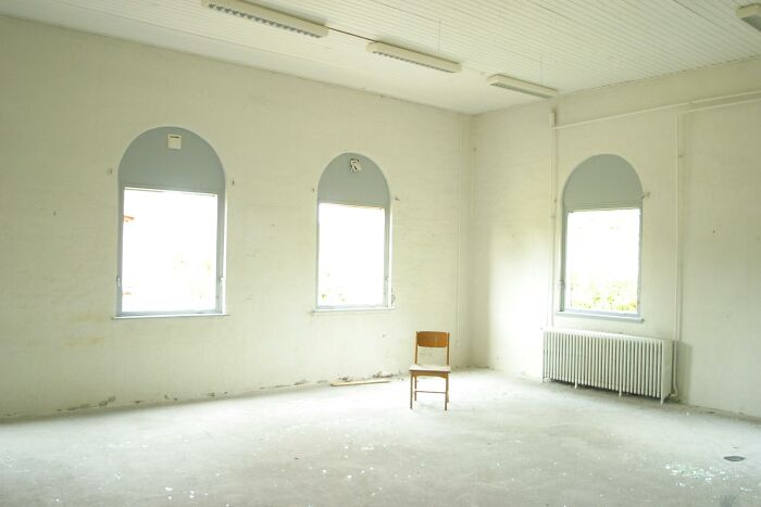 Netizens Call Out Friend For Telling Woman That Her 2 Kids Sharing A Room Shows Poverty Netizens Call Out Friend For Telling Woman That Her 2 Kids Sharing A Room Shows Poverty