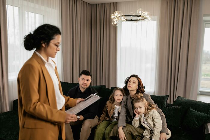 Woman Hates Living According To Husband’s Selfish Ex’s Schedule, Plans To Give Hubby Ultimatum Woman Hates Living According To Husband’s Selfish Ex’s Schedule, Plans To Give Hubby Ultimatum