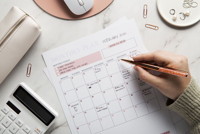 Woman Hates Living According To Husband’s Selfish Ex’s Schedule, Plans To Give Hubby Ultimatum Woman Hates Living According To Husband’s Selfish Ex’s Schedule, Plans To Give Hubby Ultimatum