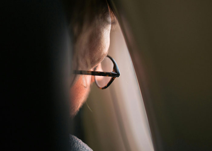 Man Outsmarts Karen Who Takes His Seat, Watches Embarrassing 20-Minute Tantrum That Follows Man Outsmarts Karen Who Takes His Seat, Watches Embarrassing 20-Minute Tantrum That Follows