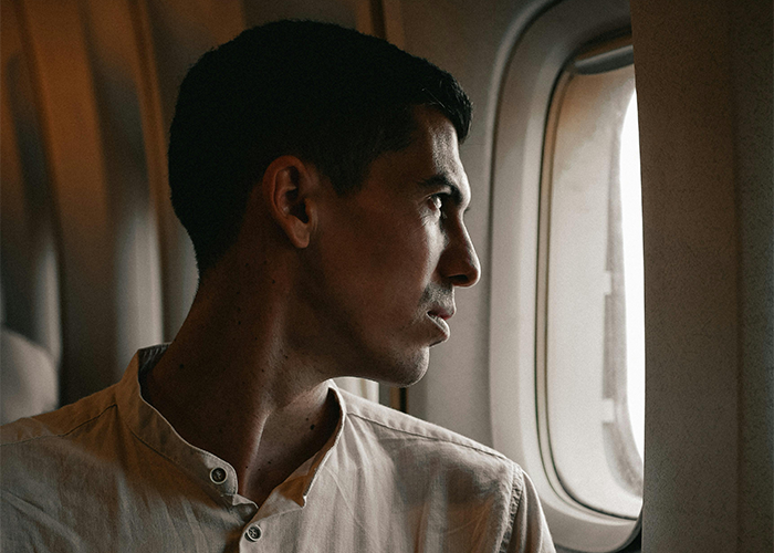 Man Outsmarts Karen Who Takes His Seat, Watches Embarrassing 20-Minute Tantrum That Follows Man Outsmarts Karen Who Takes His Seat, Watches Embarrassing 20-Minute Tantrum That Follows