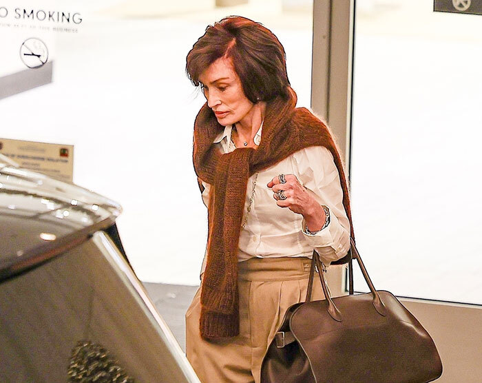 “Can’t She Just Leave Her Face Alone?”: Sharon Osbourne Looks Unrecognizable During Outing “Can’t She Just Leave Her Face Alone?”: Sharon Osbourne Looks Unrecognizable During Outing