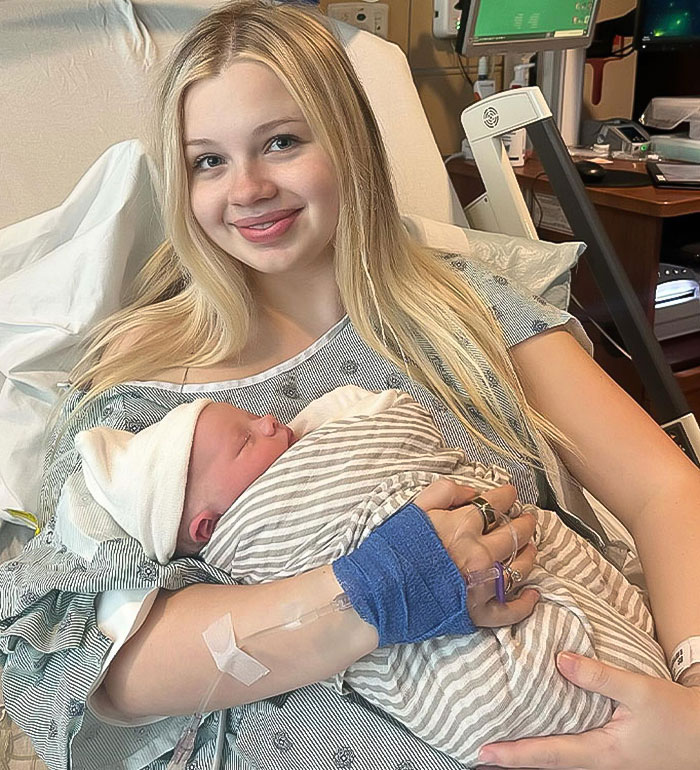 Teen Mom Who Became Pregnant At 13 Moves The Internet To Tears With College Application Teen Mom Who Became Pregnant At 13 Moves The Internet To Tears With College Application