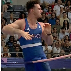 15 Times Famous People Revealed More Than They Should’ve In Photos And Had Everyone Talking 15 Times Famous People Revealed More Than They Should’ve In Photos And Had Everyone Talking