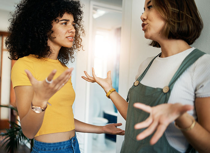 Woman Discovers Roommate’s “Gross” Habit, Gets Accused Of Disrespecting Her Culture Woman Discovers Roommate’s “Gross” Habit, Gets Accused Of Disrespecting Her Culture
