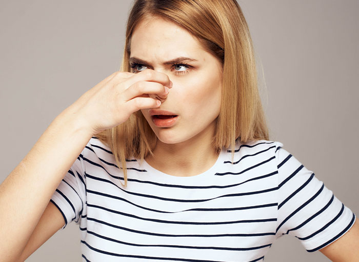 Woman Discovers Roommate’s “Gross” Habit, Gets Accused Of Disrespecting Her Culture Woman Discovers Roommate’s “Gross” Habit, Gets Accused Of Disrespecting Her Culture