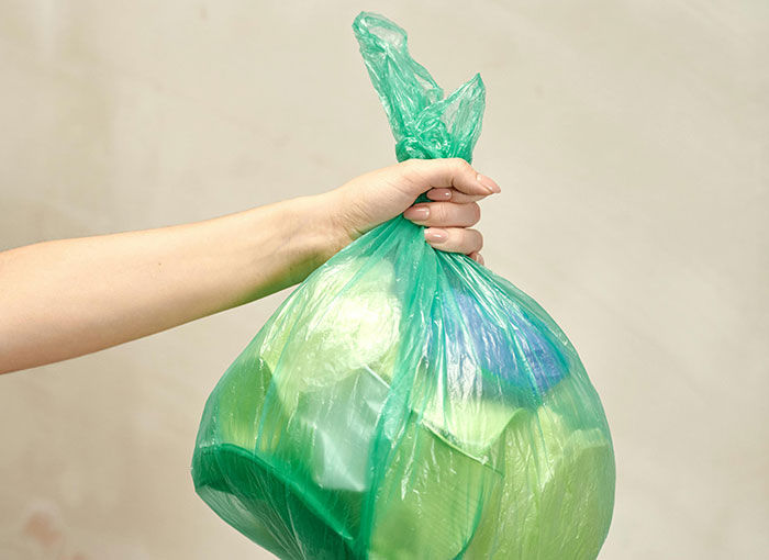 Woman Discovers Roommate’s “Gross” Habit, Gets Accused Of Disrespecting Her Culture Woman Discovers Roommate’s “Gross” Habit, Gets Accused Of Disrespecting Her Culture