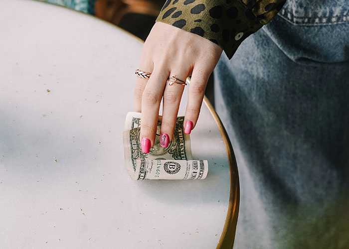 Diner Starts Debate After Waiter Rejects $25 Tip: “Tipping Culture Has Gotten Out Of Hand” Diner Starts Debate After Waiter Rejects $25 Tip: “Tipping Culture Has Gotten Out Of Hand”