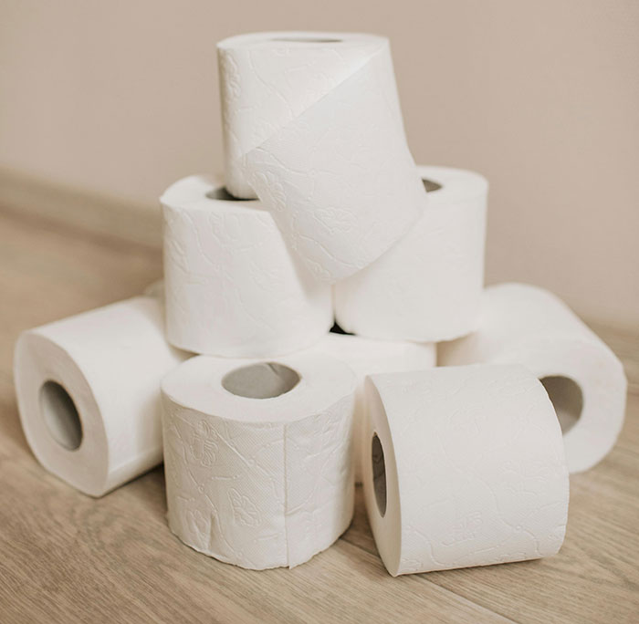 “No One Can Stop Me”: 40 People Confess To The Weirdest Things They Do Living Alone