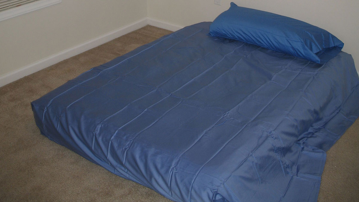 “No One Can Stop Me”: 40 People Confess To The Weirdest Things They Do Living Alone