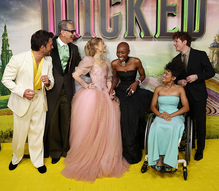 “Cheater”: Fans Have Harsh Words For Ariana Grande’s Boyfriend Ethan Slater “Cheater”: Fans Have Harsh Words For Ariana Grande’s Boyfriend Ethan Slater