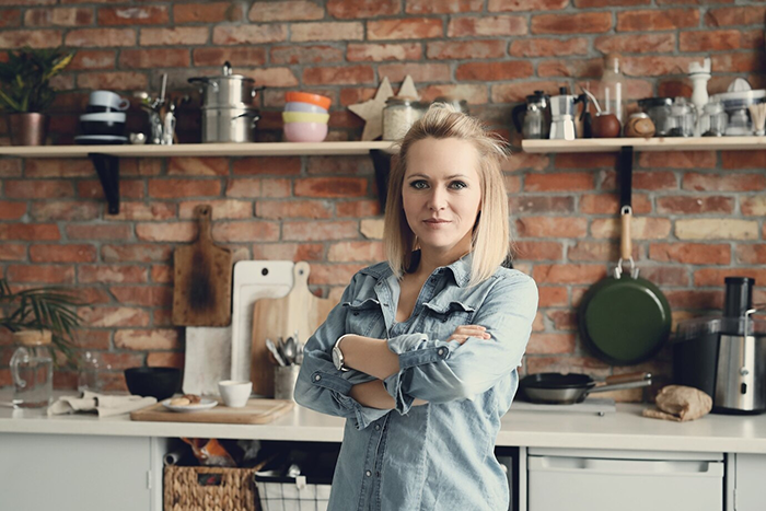 Old-School Parents Skip Daughter's Wedding Over Silly Tradition, She Bans Them From Seeing Her Child Old-School Parents Skip Daughter's Wedding Over Silly Tradition, She Bans Them From Seeing Her Child