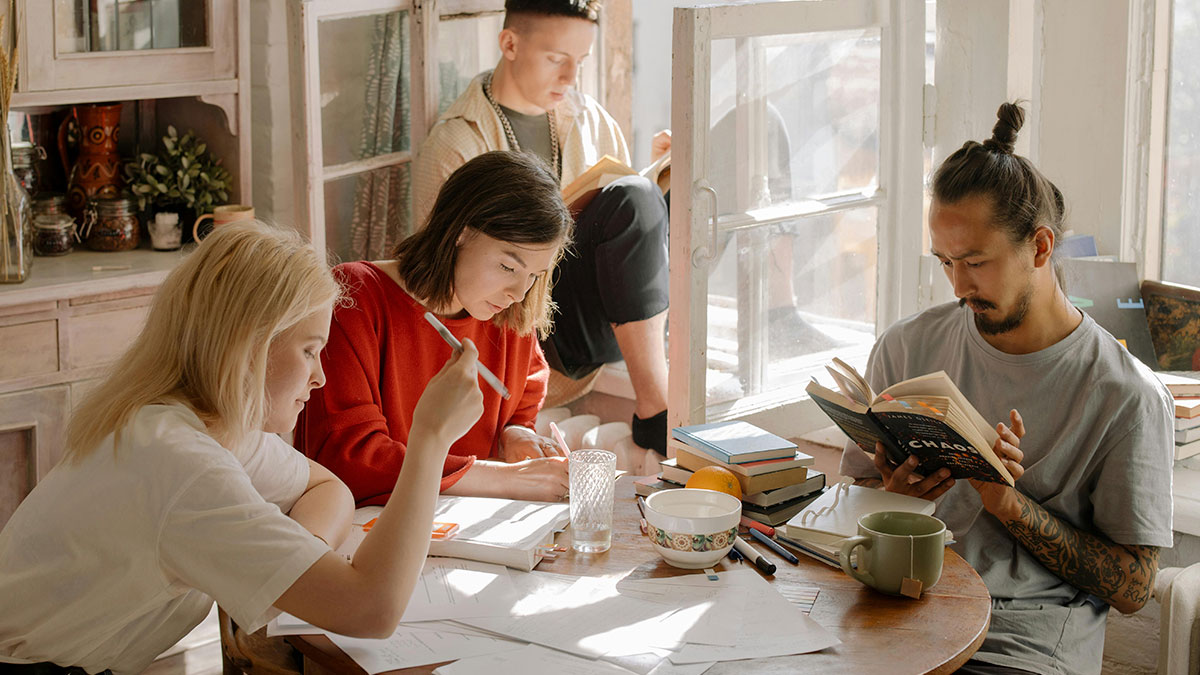 Woman Decides To Move Out After Roommates Find Out Her Salary: “Been Struggling To Pay Rent”