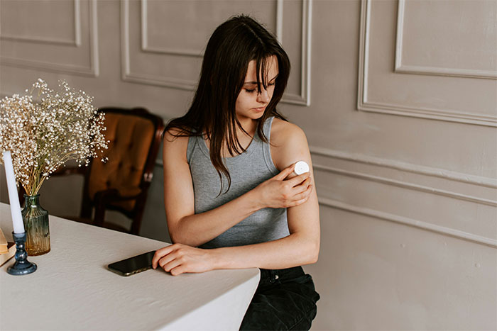 Mom Insists Daughter’s Disease Isn’t Excuse To Ignore Chores, The Internet Is Divided Mom Insists Daughter’s Disease Isn’t Excuse To Ignore Chores, The Internet Is Divided