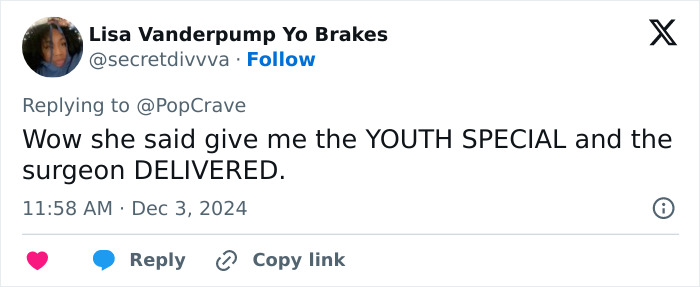 Tweet reacting to Donatella Versace's appearance at the Devil Wears Prada musical premiere. Tweet reacting to Donatella Versace's appearance at the Devil Wears Prada musical premiere.
