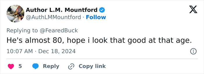 People Get Emotional After Arnold Schwarzenegger Is Spotted Being Protected By 5 Bodyguards People Get Emotional After Arnold Schwarzenegger Is Spotted Being Protected By 5 Bodyguards