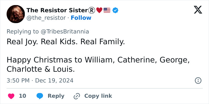 Tweet praising William and Kate's Christmas card with family and holiday wishes. Tweet praising William and Kate's Christmas card with family and holiday wishes.