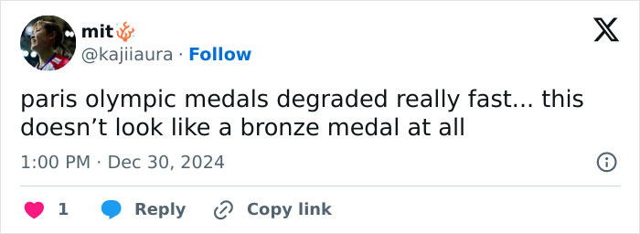 Tweet criticizing the appearance of Paris 2024 Olympic medals, questioning if they're bronze due to degradation. Tweet criticizing the appearance of Paris 2024 Olympic medals, questioning if they're bronze due to degradation.