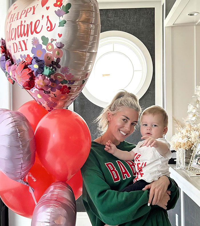 Heather Rae Young Slams “Rude” Troll Who Said Christmas Dress Was Inappropriate For A Mother Heather Rae Young Slams “Rude” Troll Who Said Christmas Dress Was Inappropriate For A Mother