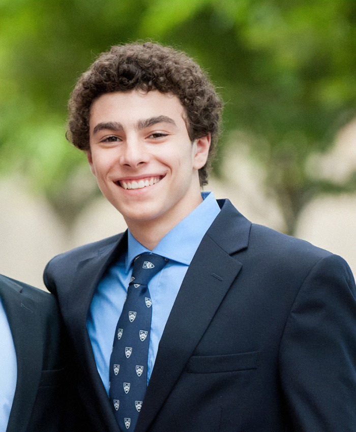 “The Plot Thickens”: Difference Between Masked CEO Assassin And Luigi Mangione Goes Viral “The Plot Thickens”: Difference Between Masked CEO Assassin And Luigi Mangione Goes Viral