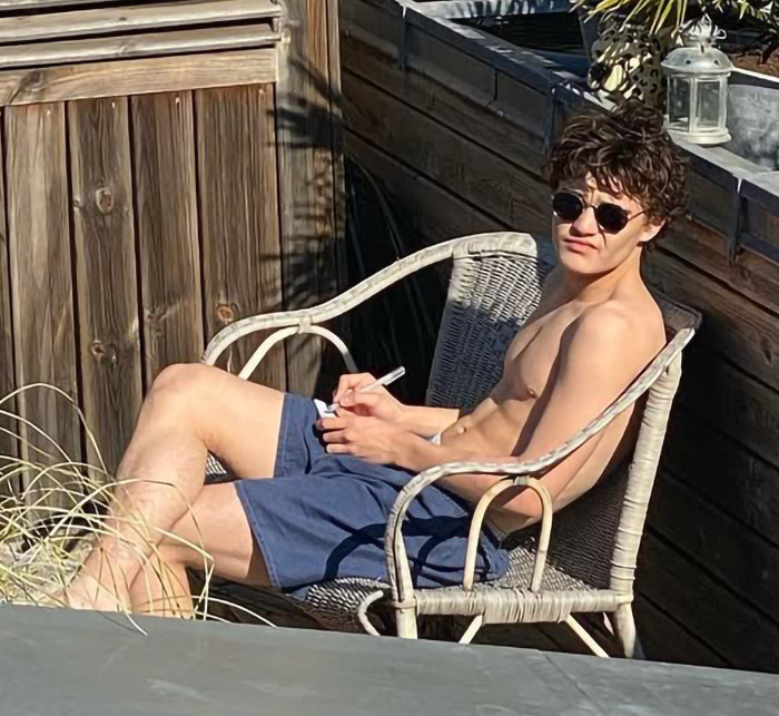 Fans Applaud Jack Depp’s Humble Life Choices Despite Famous Family Background Fans Applaud Jack Depp’s Humble Life Choices Despite Famous Family Background