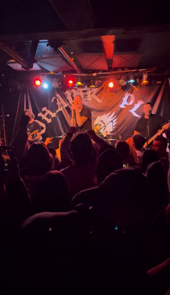 24YO Fan Paralyzed After Punk Rock Star Dove On Her During A Concert Files Lawsuit 24YO Fan Paralyzed After Punk Rock Star Dove On Her During A Concert Files Lawsuit