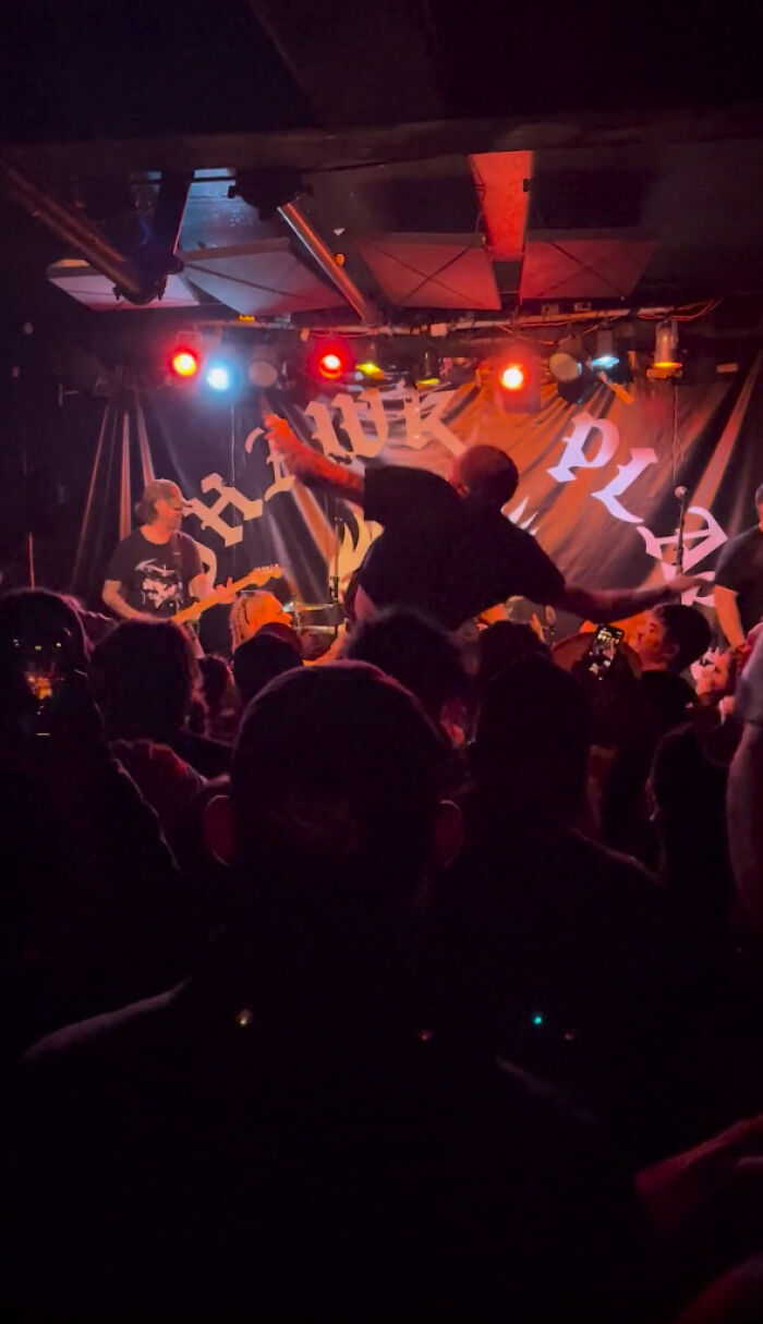 24YO Fan Paralyzed After Punk Rock Star Dove On Her During A Concert Files Lawsuit 24YO Fan Paralyzed After Punk Rock Star Dove On Her During A Concert Files Lawsuit