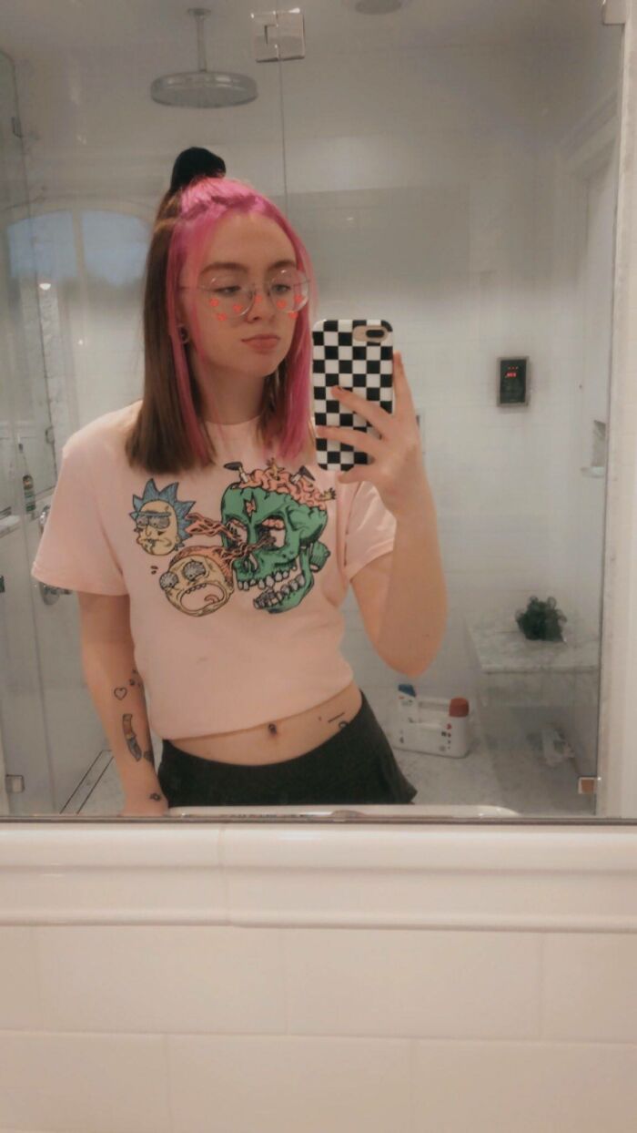 24YO Fan Paralyzed After Punk Rock Star Dove On Her During A Concert Files Lawsuit 24YO Fan Paralyzed After Punk Rock Star Dove On Her During A Concert Files Lawsuit