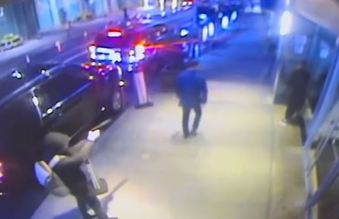 CEO Brian Thompson Assassinated In Broad Daylight, Netizens Speculate “Professional Hit” CEO Brian Thompson Assassinated In Broad Daylight, Netizens Speculate “Professional Hit”