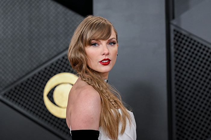 People Call Out Celebs’ Hypocrisy After 2024 Private Jet Flight Usage Leaderboard Is Revealed People Call Out Celebs’ Hypocrisy After 2024 Private Jet Flight Usage Leaderboard Is Revealed