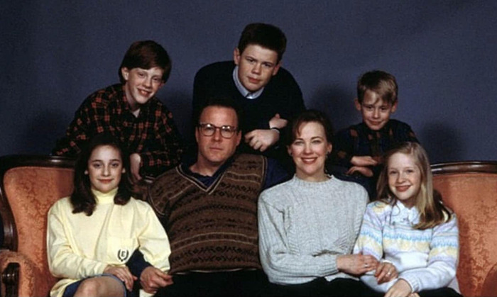 Kevin McCallister's family on a couch. Kevin McCallister's family on a couch.