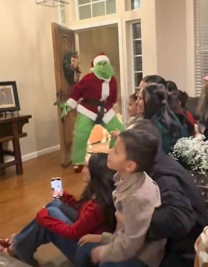 “So Mean”: Parents Slammed Over Controversial Grinch Trend That Leaves Children In Tears “So Mean”: Parents Slammed Over Controversial Grinch Trend That Leaves Children In Tears