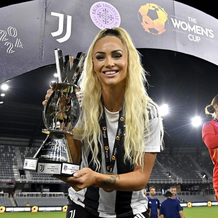 “World's Sexiest Footballer” Alisha Lehmann Flaunts Athletic Figure In New Vacation Post “World's Sexiest Footballer” Alisha Lehmann Flaunts Athletic Figure In New Vacation Post