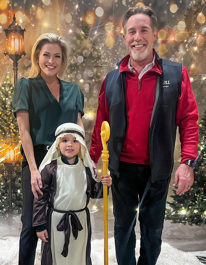 2YO Suddenly Realizes His Mom Is The Bride—His "Heart-Melting" Reaction Is Winning The Internet 2YO Suddenly Realizes His Mom Is The Bride—His "Heart-Melting" Reaction Is Winning The Internet