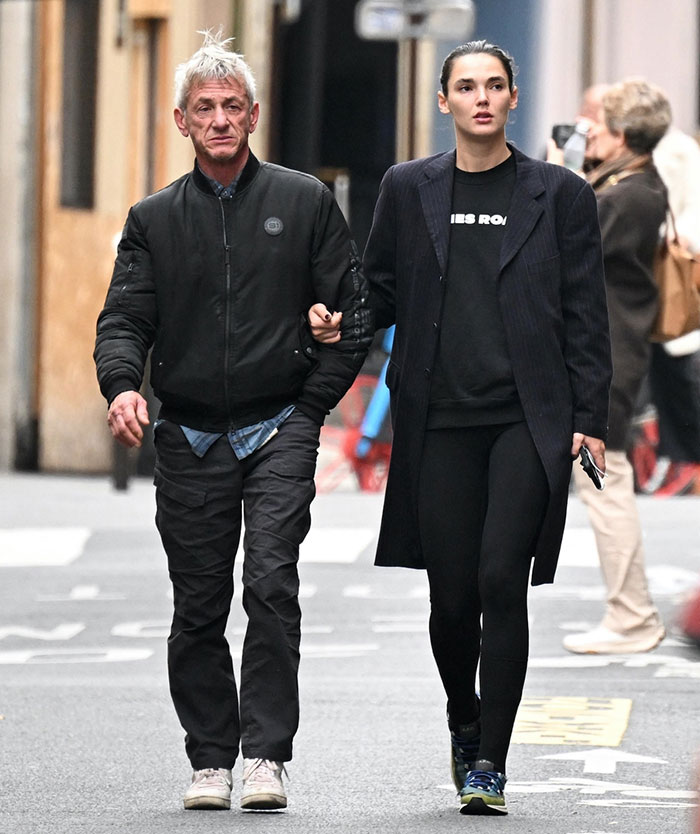 Sean Penn with girlfriend highlighting their age difference. Sean Penn with girlfriend highlighting their age difference.