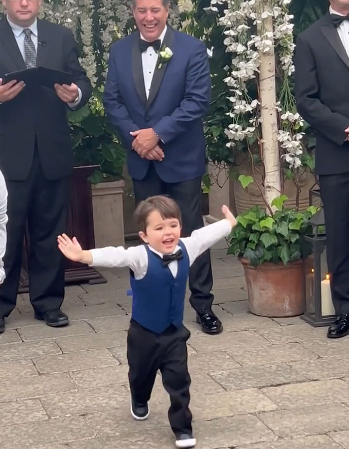 2YO Suddenly Realizes His Mom Is The Bride—His "Heart-Melting" Reaction Is Winning The Internet 2YO Suddenly Realizes His Mom Is The Bride—His "Heart-Melting" Reaction Is Winning The Internet